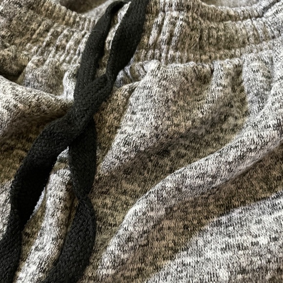 MEN'S PANTS   (JOGGERS SWEATPANTS OR JUST RELAX)  SIZE L - Picture 8 of 9